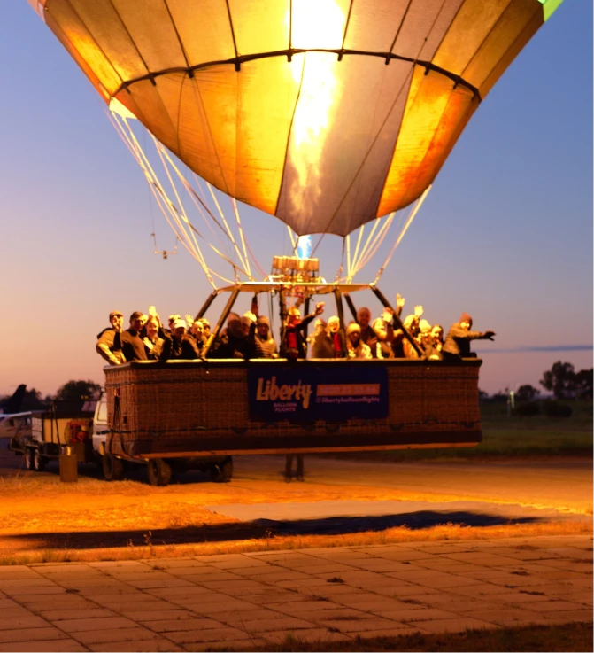https://libertyballoonflights.com.au/wp-content/uploads/2025/10/Social-Media-Balloon-Ride-3-546x600.webp