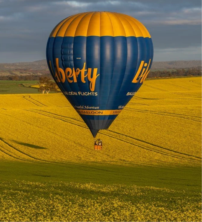 https://libertyballoonflights.com.au/wp-content/uploads/2025/10/Social-Media-Balloon-Ride-7-546x600.webp